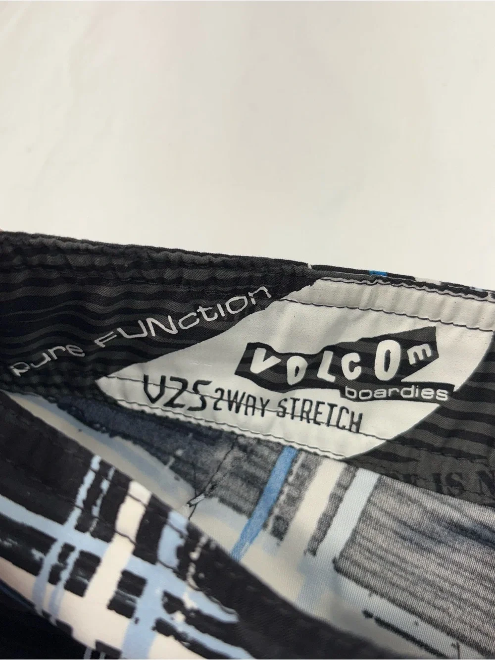 Vintage Y2K Volcom Boardies Black Blue Plaid Board Shorts Swimwear Youth 10/12